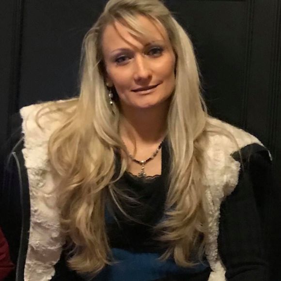 Meet your Posher, Heather - Picture 1 of 1